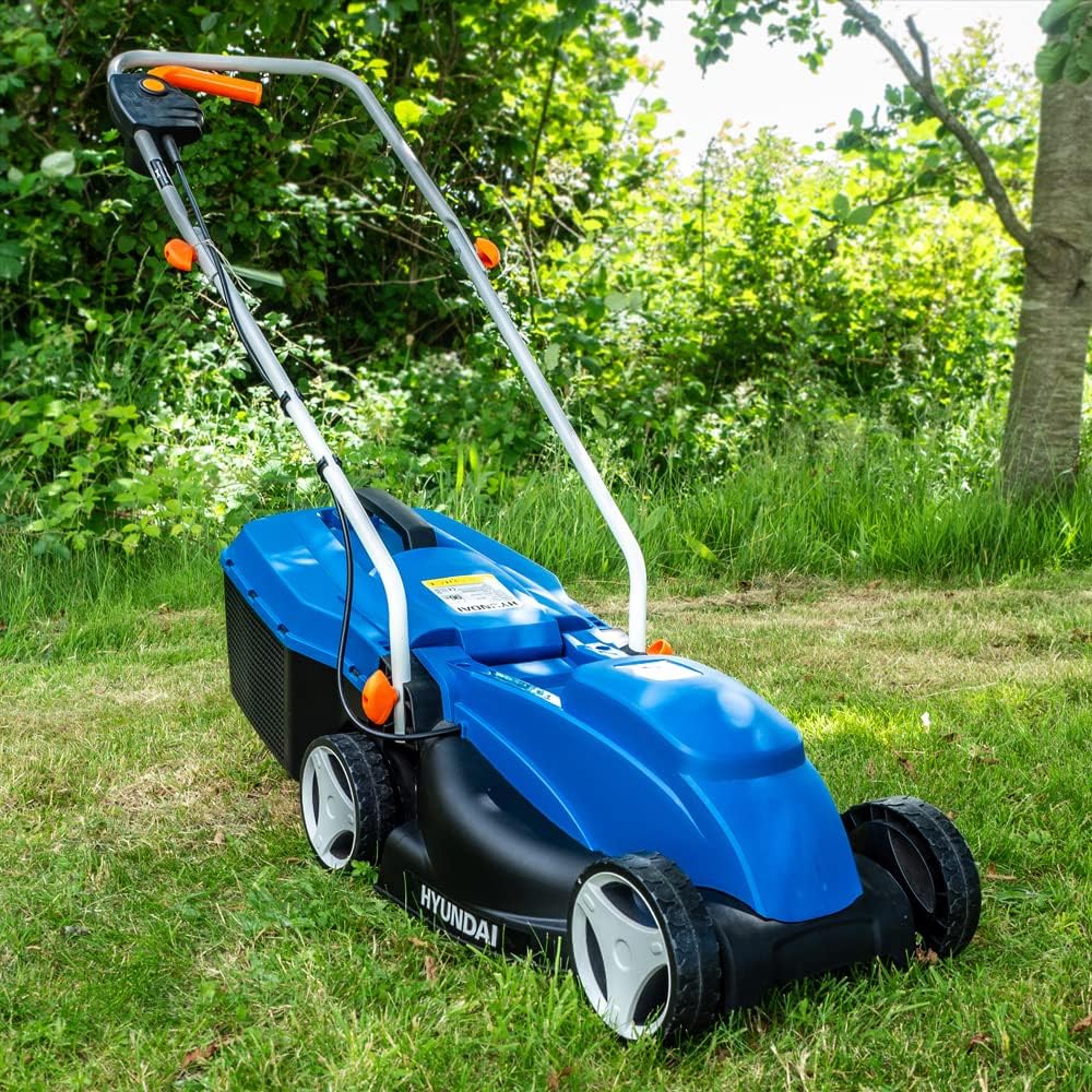 Hyundai 12.5/32cm 320mm Corded Electric Lawn Mower, 3 Cutting Heights, 25L Grass Collector, 10m Power Cable, Lightweight, 1000w 230v /240v with 3 Year Warranty