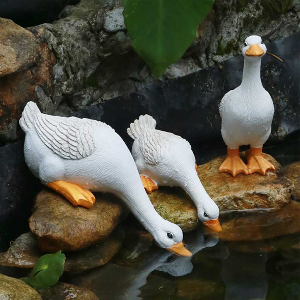 BomKra A Family of Three Ducks Garden Ornaments Outdoor Decorations Resin Goose Sculpture Statue Pond Fairy Garden Decor, Funny Animal Decorations Gardening Gifts