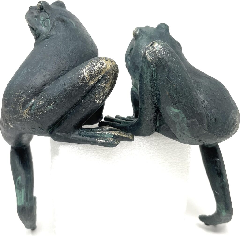 Small Bronzed Green Pair of Climbing Frogs Garden Patio Pond Ornament Figure Statue Decor Shelf Sitters