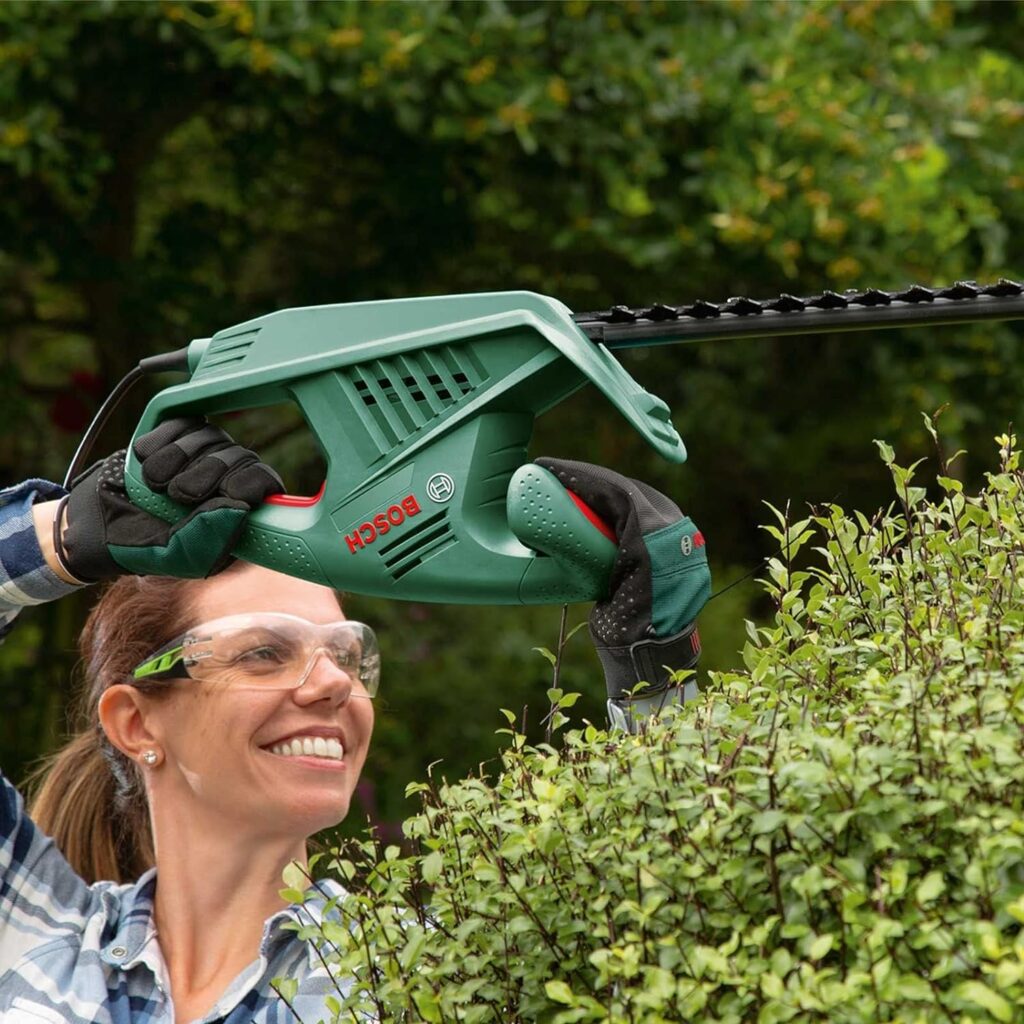 Bosch Electric Hedge Cutter EasyHedgeCut 45 (420 W, Blade Length 45 cm, Weight: 2.6 kg, in Carton Packaging), Classic Green