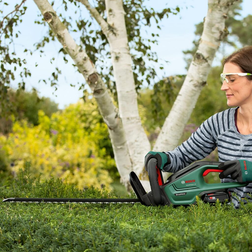 Bosch Home and Garden Cordless Hedge Trimmer AHS 50-20 LI (1 Battery, 18V System) - Easily Shape Your Garden with Cordless Freedom - Stroke Length 20mm