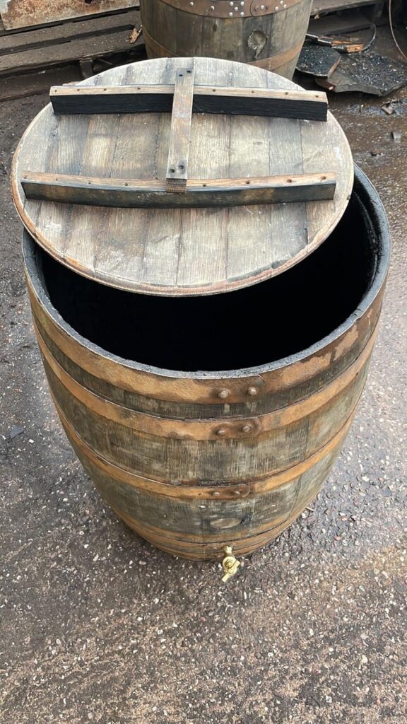 Cheeky Chicks Ltd Rustic Oak Traditional Wooden Whisky Barrel with Removable Top Water Butt 200ltrs